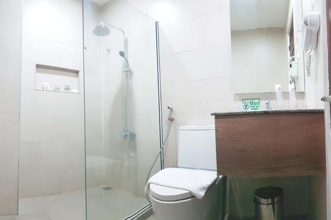 Carlosta Hotel Ormoc City Exterior foto